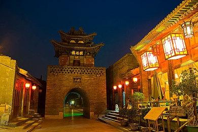 《高尔夫大乱斗》推出《上行战场》联动装备 首发周免费获取